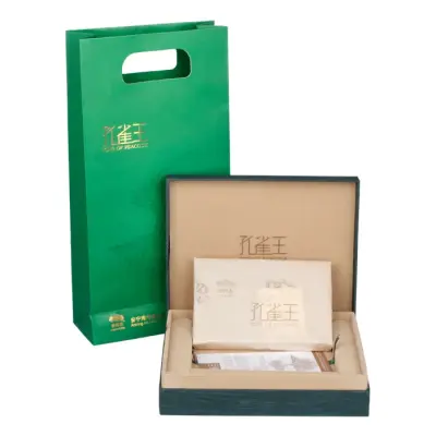 老同志 孔雀王 普洱茶  生茶  2012年/300克/饼  生砖礼盒 老同志古树茶