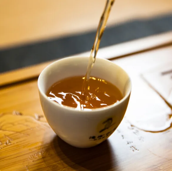 德宏古茶 乐韵 普洱茶 生茶 2019年/357克/饼 图4