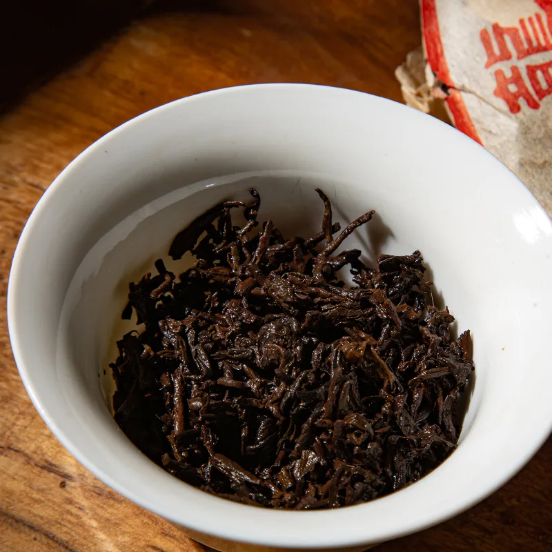 郎河 龙之传人贡饼 普洱茶 熟茶 2005年/357克/饼 云南七子饼 陈年老茶 图4