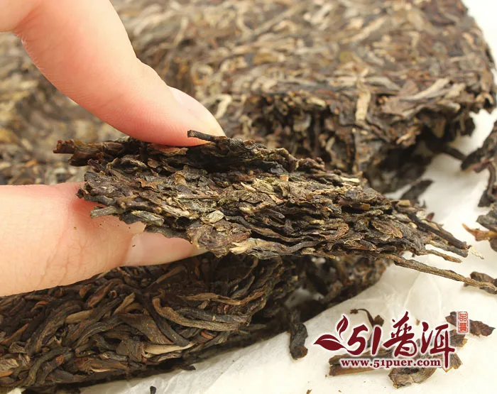 郎河百中堂 1680勐海金刚  普洱茶 生茶 2013年/357克/饼 云南七子饼茶 高山古树茶 图8