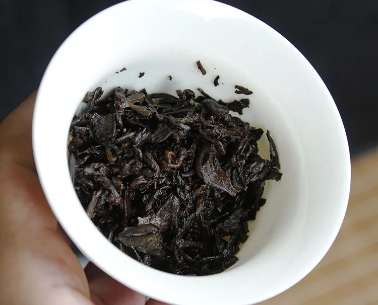 中茶  中茶第壹饼  普洱茶  熟茶 2009年/357克/饼  陈年老茶 图2