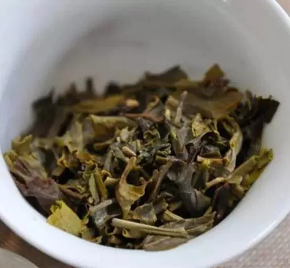 下关 尚品金丝铁饼 普洱茶 生茶 2017年/357克/饼 图6