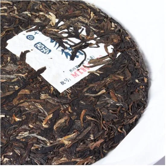 七彩云南  亥猪 普洱茶 生茶 2018年/357克/饼 12年陈老茶压制  乙亥年生肖纪念饼 图3