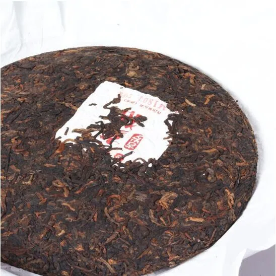 七彩云南 亥猪 普洱茶 熟茶 2018年/357克/饼 12年 陈老茶压制 乙亥年生肖纪念饼 图3
