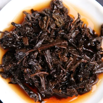 老同志 深山老树 普洱茶 熟饼 2018年/500克/饼 图4