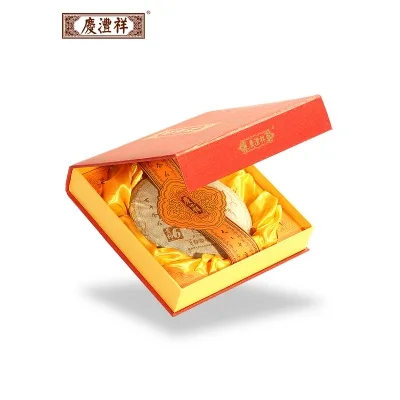 七彩云南 陈香黄字 普洱茶 熟茶 2013年/357克/饼 勐海宫廷 6年陈茶 黄字礼盒 图2