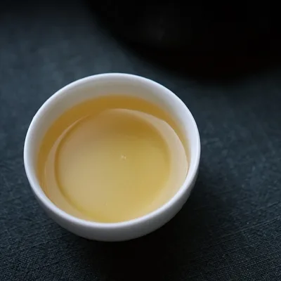 七彩云南  昔归正山古树  普洱茶  生茶  2021年/357克/饼   春茶 图3