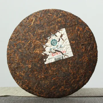 七彩云南 精品饼茶 普洱茶 熟茶 2013年/357克/饼 图2
