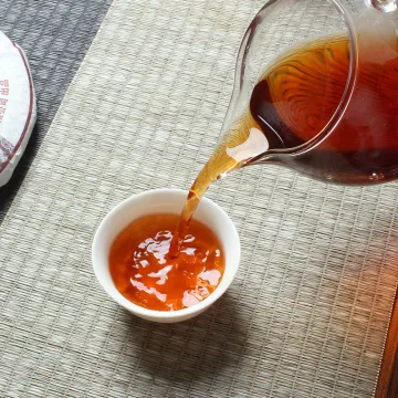 七彩云南 精品饼茶 普洱茶 熟茶 2013年/357克/饼 图3