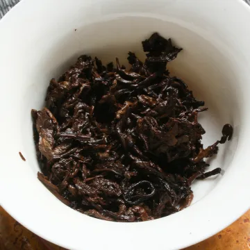 七彩云南 精品饼茶 普洱茶 熟茶 2013年/357克/饼 图4