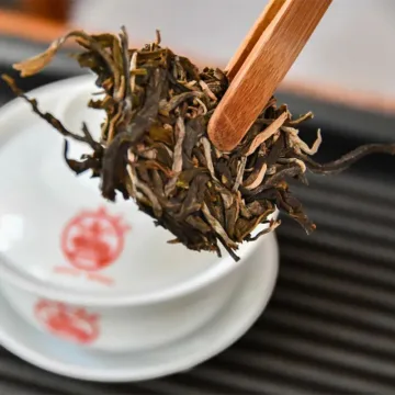八角亭 啸天虎 虎年生肖纪念茶 普洱茶 生茶 2021年/357克/饼 图3