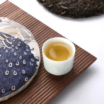 老同志 孔雀王 礼盒装 普洱茶  生茶  2021年/400克/盒 图4