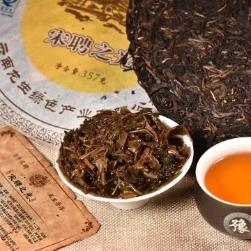 龙生 宋聘之光普洱茶生茶云南七子饼茶  2007年/357克/饼 图4
