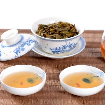 龙生 心系营盘513高香 普洱茶生茶  2007年357克/饼 图3