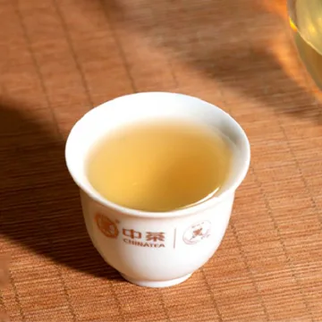 中茶蝴蝶白茶 5951白牡丹白茶饼  2021年  357克/饼 图3