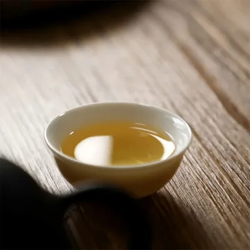 老同志 名山系列 老班章  普洱茶  生茶  2022年  500克/饼 图3