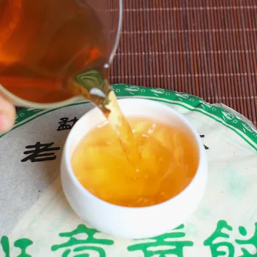 翠羽丹霞轩 班章青饼 老树圆茶 普洱茶 生茶 2007年 357克/饼 图3