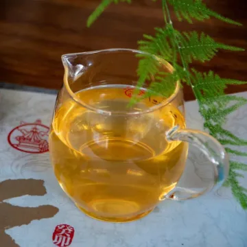 八角亭 天合玉兔 生肖纪念饼 普洱茶 生茶 2022年 200克/饼 图4