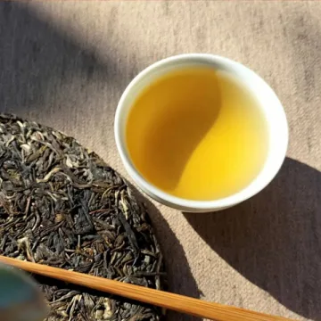 老同志 兔年生肖纪念饼 普洱茶 生茶 2022年 400克/饼 图3