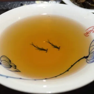 龙马同庆号茶叶  困鹿山 普洱茶茶 生茶 2007年 357克/饼 图3