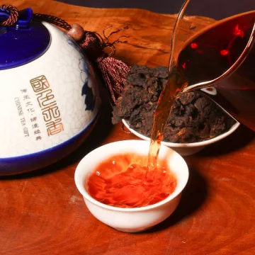 【活动特惠】中木南糯山 半坡老寨 熟茶老茶头 150克/罐 瓷罐装 图3