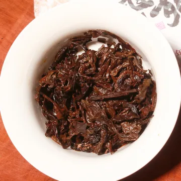 德宏古茶龙年生肖茶 万事兴龙 青龙山古树熟茶 200克/饼 图4