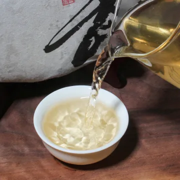 整提易武生茶 普洱茶 香气高扬,回甘生津 357克/饼*7饼 图3
