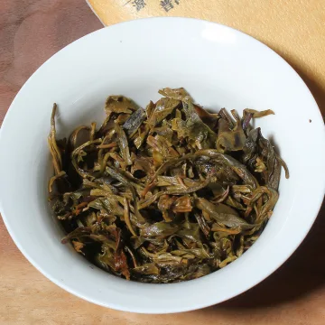 【活动特惠】中木蛇年生肖茶 蛇全蛇没 易武蟒蛇箐古树生茶 2024年 357克/饼 图4