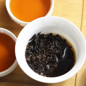 2005年老同志 7568 熟茶 357克/饼 陈年老茶 图4