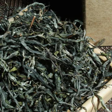 【已售罄】中木2025年易武弯弓 古大树头春 普洱茶晒青 生茶 散茶 200克/盒 图2