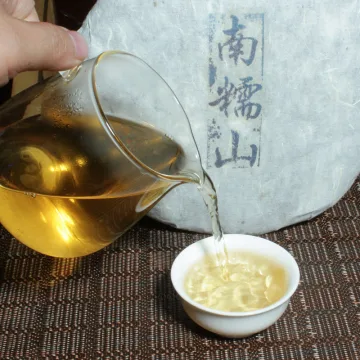 2010年 南糯山普洱茶生茶 357克/饼 图3