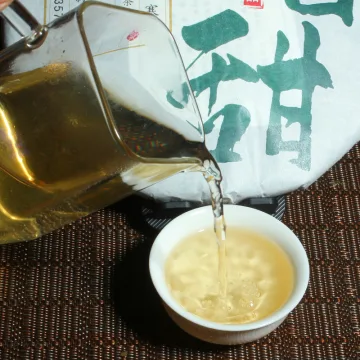 一口甜 冰岛五寨原料 2024年 普洱茶生茶 357克/饼 图3