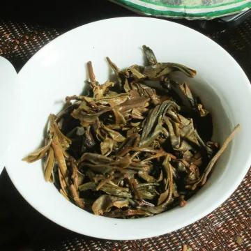 兴叶 大雪山母树茶 2011年普洱茶生茶 357克/饼 图4