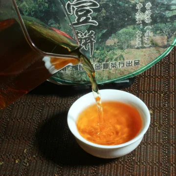 金鼎 明前第一饼 易武茶区原料压制 2011年 普洱茶生茶357克/饼 图3