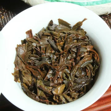 金鼎 明前第一饼 易武茶区原料压制 2011年 普洱茶生茶357克/饼 图4