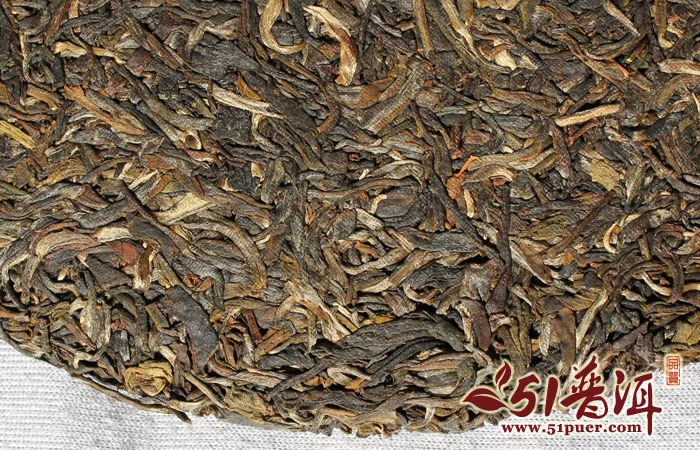 大益  7532  普洱茶 生茶  2012年/357克/饼 201批 青饼 图5
